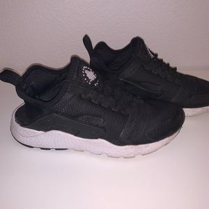 Nike Air Hurraches- Women Sz. 7.5